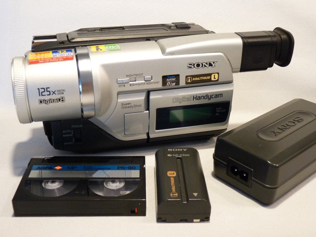 Sony DCR-TRV125E Digital8,video8/Hi8 met L-accu, adapter, Full HD, 20x of meer, Overige soorten, Ophalen of Verzenden