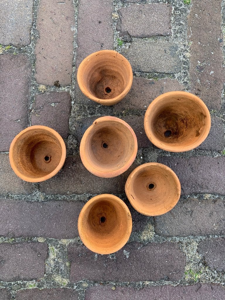 Foto 4 van Antieke handgemaakte aardewerken kweekpotjes
