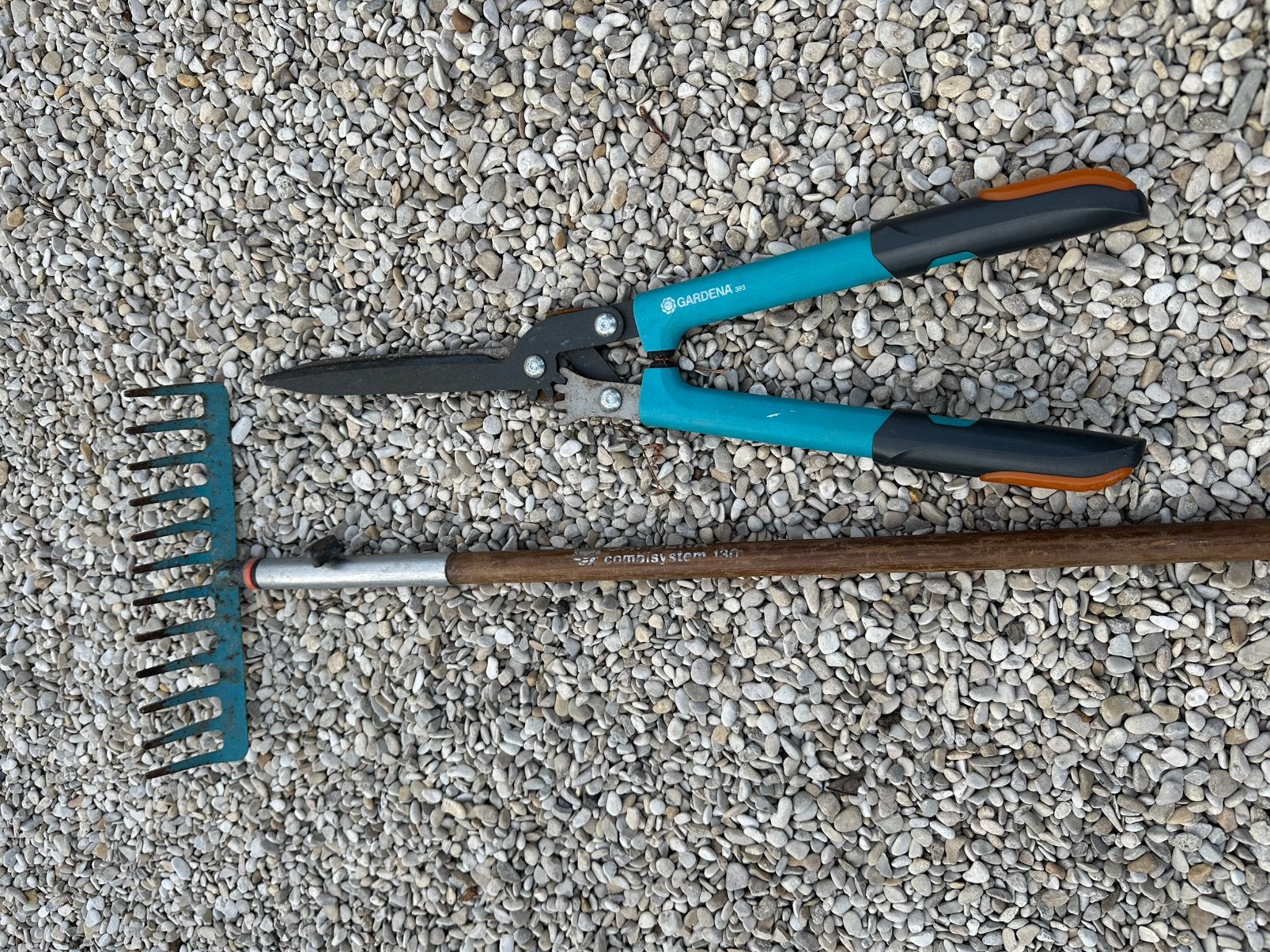 Gratis - hark en snoeischaar van gardena, Tuin en Terras, Ophalen, Gebruikt