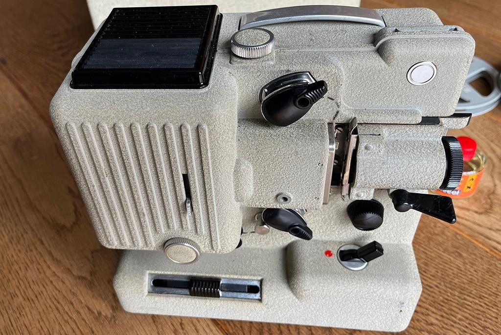 Filmprojector 8 mm film  (Eumig Wien type P8), Verzamelen, Fotografica en Filmapparatuur, Ophalen, 1960 tot 1980, Projector