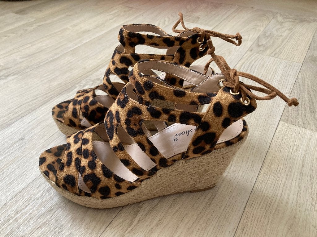 Nieuwe zomerschoenen met sleehak en tijgerprint, Kleding | Dames, Schoenen, Bruin, Nieuw, Sandalen of Muiltjes, Ophalen of Verzenden