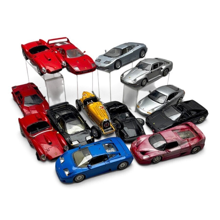Diverse modelauto's waaronder Ferrari (13 X), Antiek en Kunst, Ophalen of Verzenden, Rechthoekig, Minder dan 50 cm
