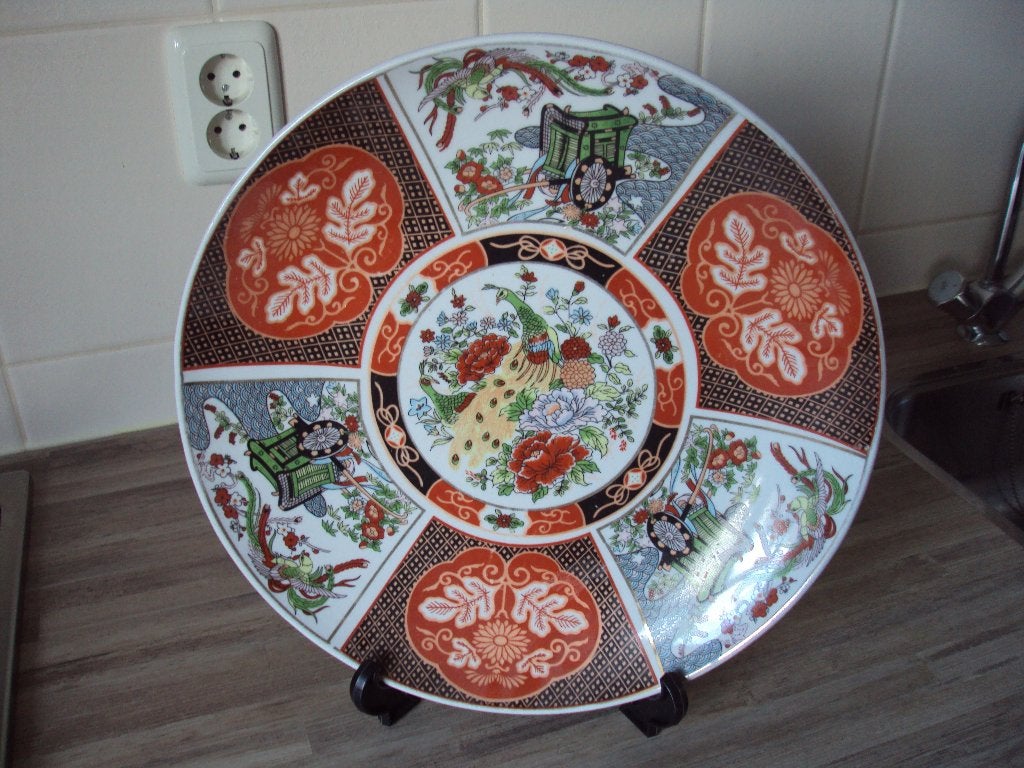 Groot bord met Chinese afbeeldingen., Antiek en Kunst, Ophalen of Verzenden