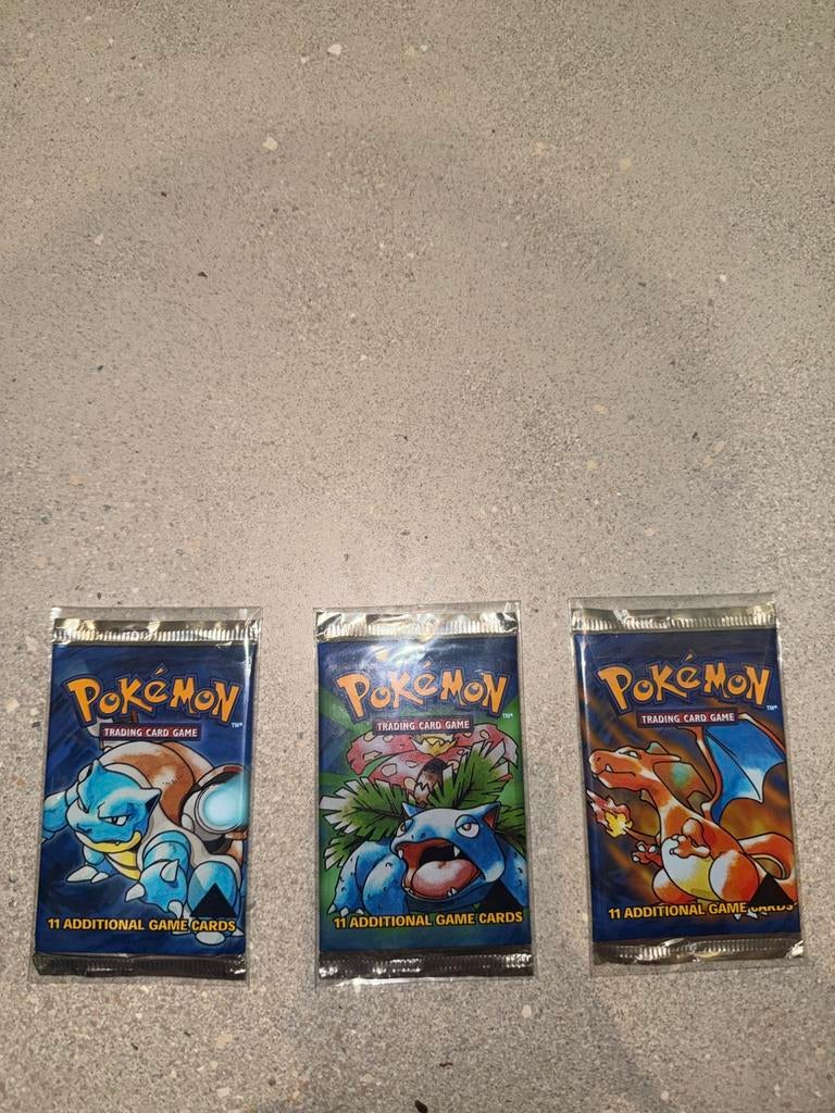 Pokemon base set black triangle 3 packs, Ophalen of Verzenden, Zo goed als nieuw, Booster