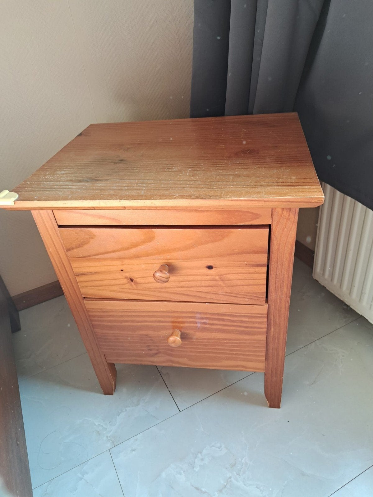 2 houten nachtkastjes in goede staat, Ophalen, Gebruikt, Minder dan 45 cm, 55 tot 70 cm