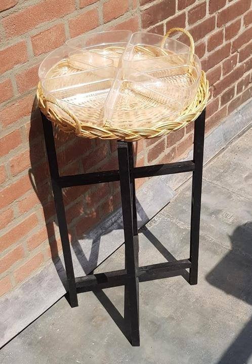 Bijzettafel - houten frame met rieten (dien)blad, 45 tot 60 cm, Minder dan 55 cm, Gebruikt, Rond