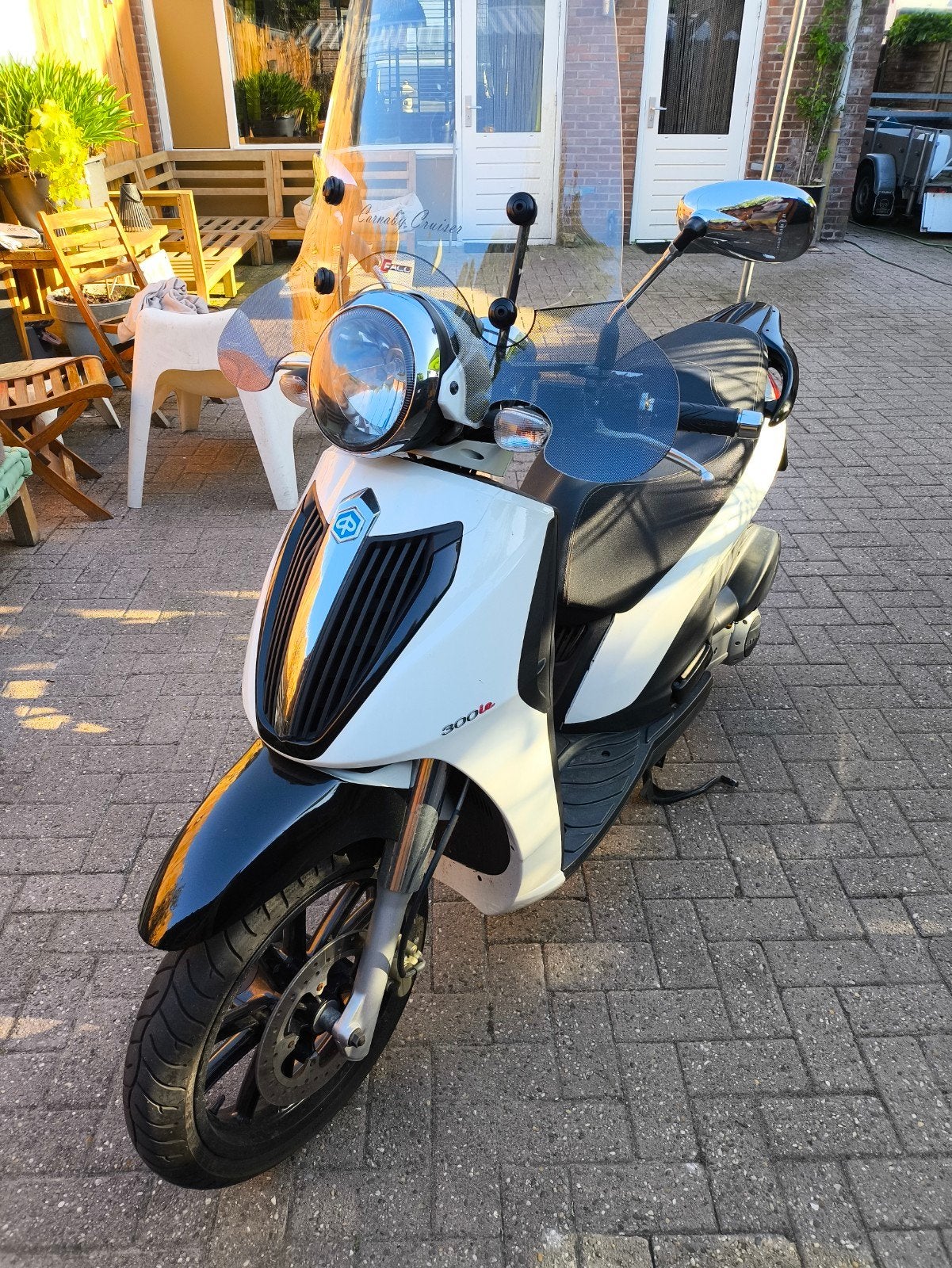 Piaggio carnaby 300.i.e nog geen 10.000 km b.j 2014
