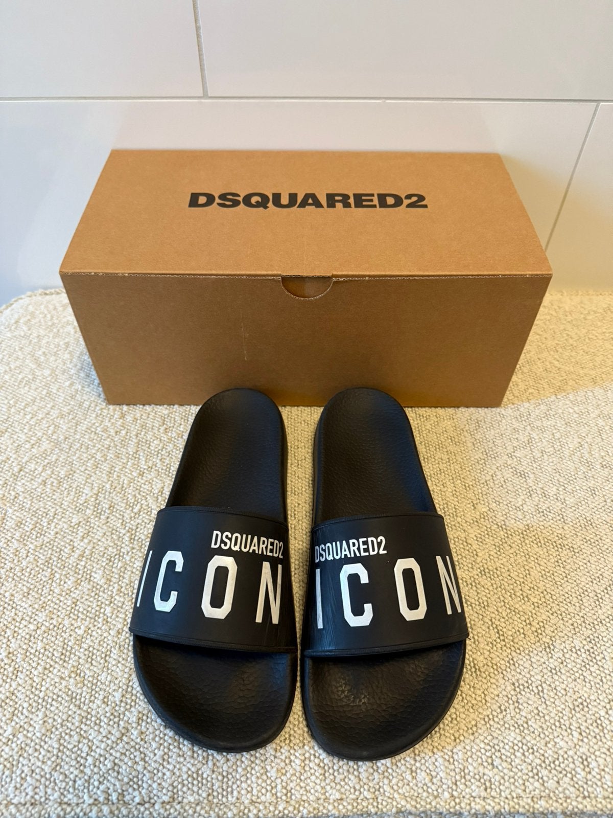 Dsquared2 Icon slippers, Zwart, Zo goed als nieuw, Ophalen, Slippers