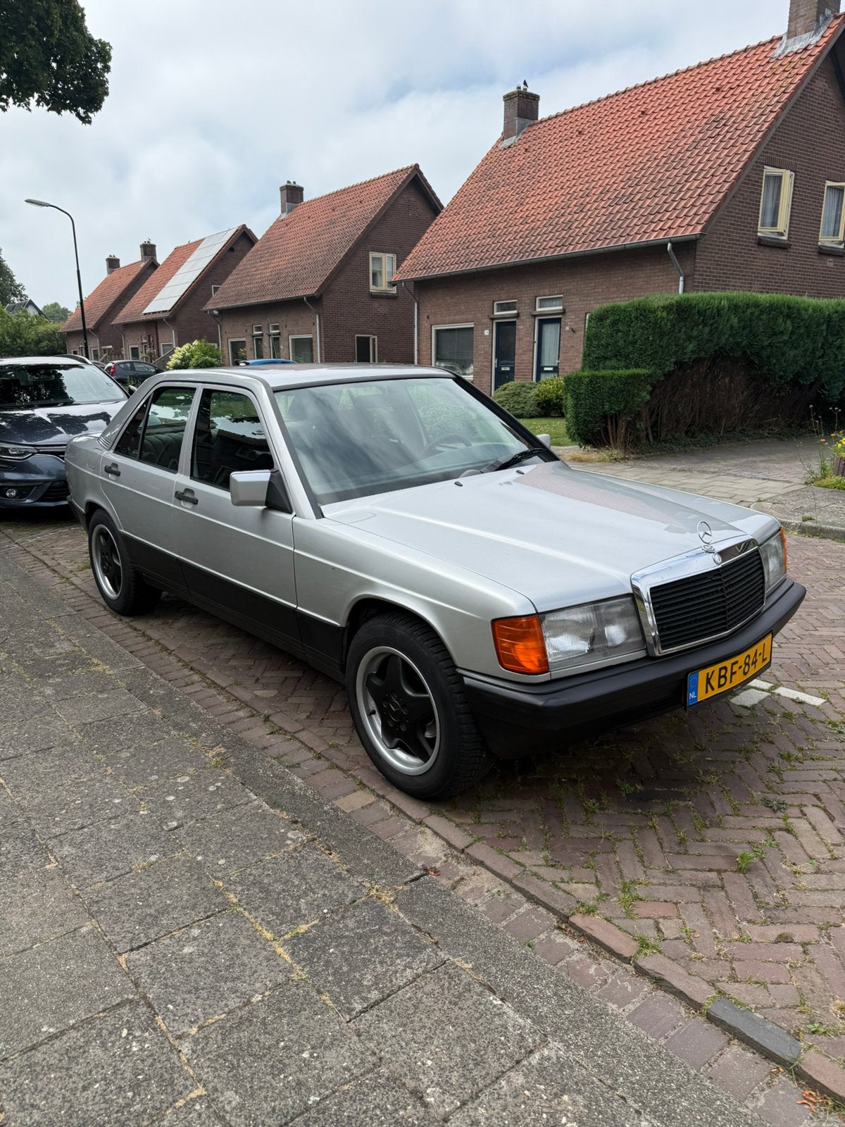Mercedes-Benz 190e 2.0 automaat bj86, Auto's, Mercedes-Benz, Particulier, 200-Serie, Benzine, Sedan, Automaat, Geïmporteerd, Zilver of Grijs
