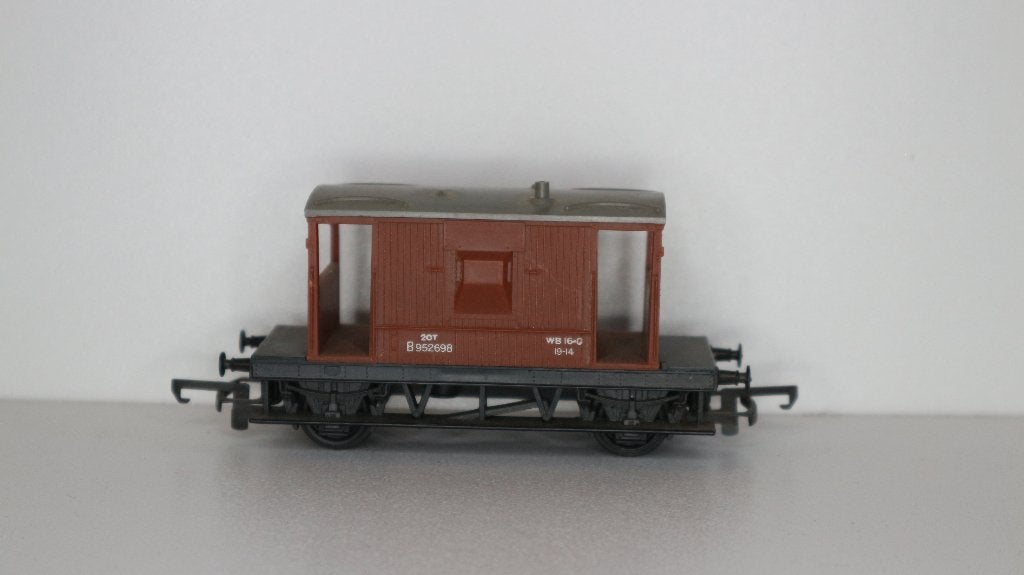 Tri-ang oo gauge  20 T Brake van B952698 WB 16-0, Hobby en Vrije tijd, Overige merken, Gebruikt, Gelijkstroom, Wagon