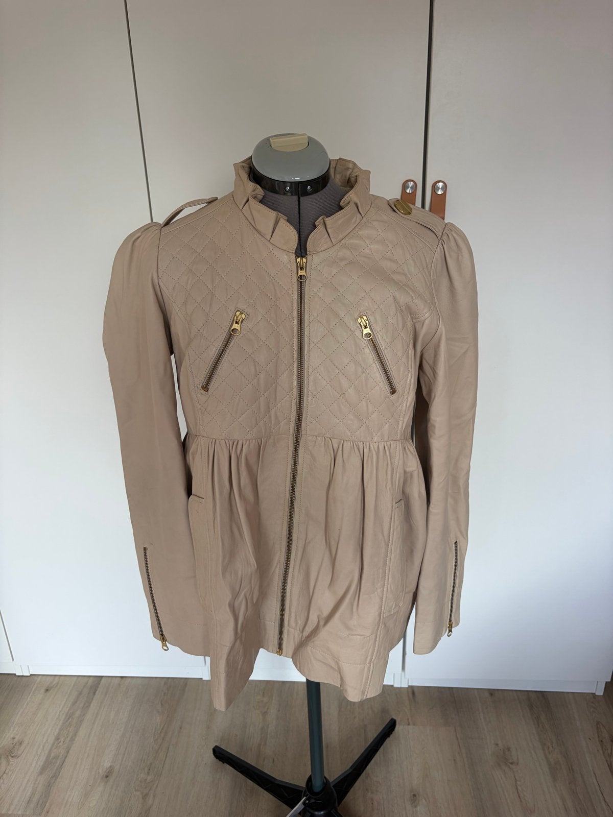 Stella Nova beige leren jasje maat 40, Kleding | Dames, Ophalen of Verzenden, Gedragen, Maat 38/40 (M), Beige