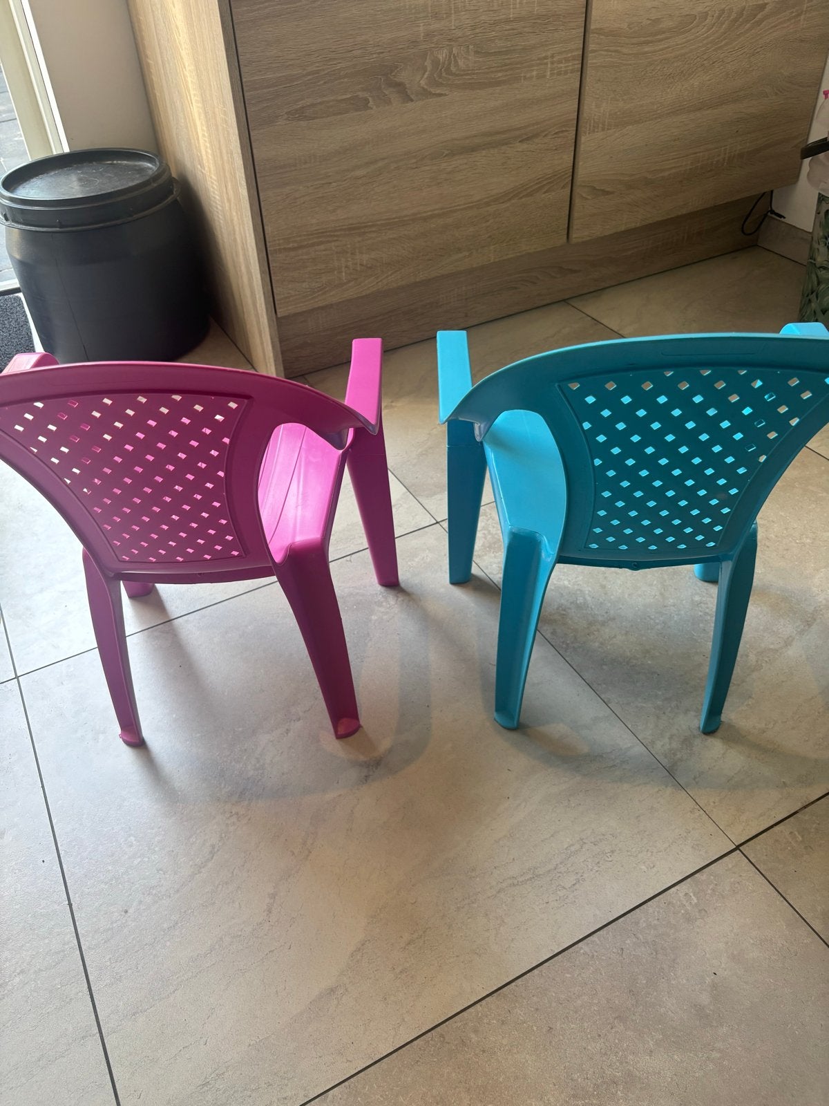 2 kinderstoelen: roze en blauw, Ophalen, Zo goed als nieuw, Stoel(en)
