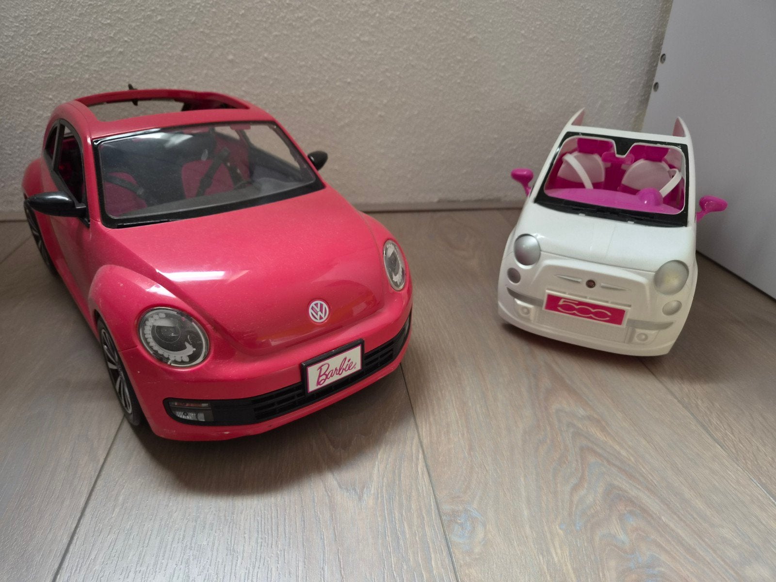 Barbie auto's: roze Kever en witte Fiat 500, Ophalen, Gebruikt