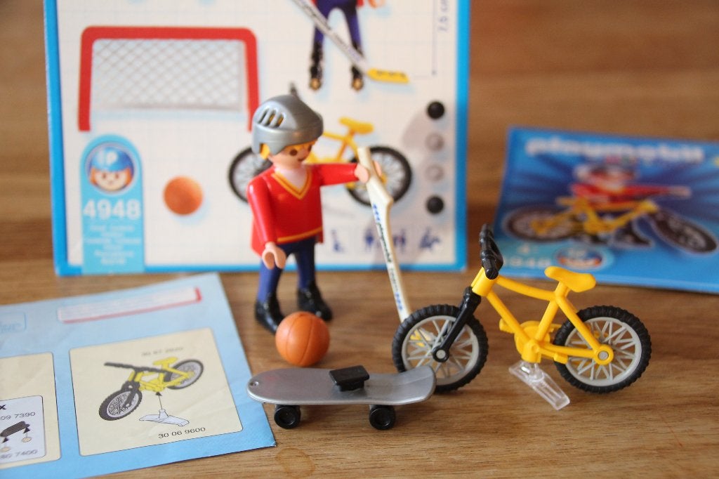 Playmobil 4948 sportieve jongen hockeystick en fiets, Kinderen en Baby's, Speelgoed | Playmobil, Zo goed als nieuw, Ophalen of Verzenden