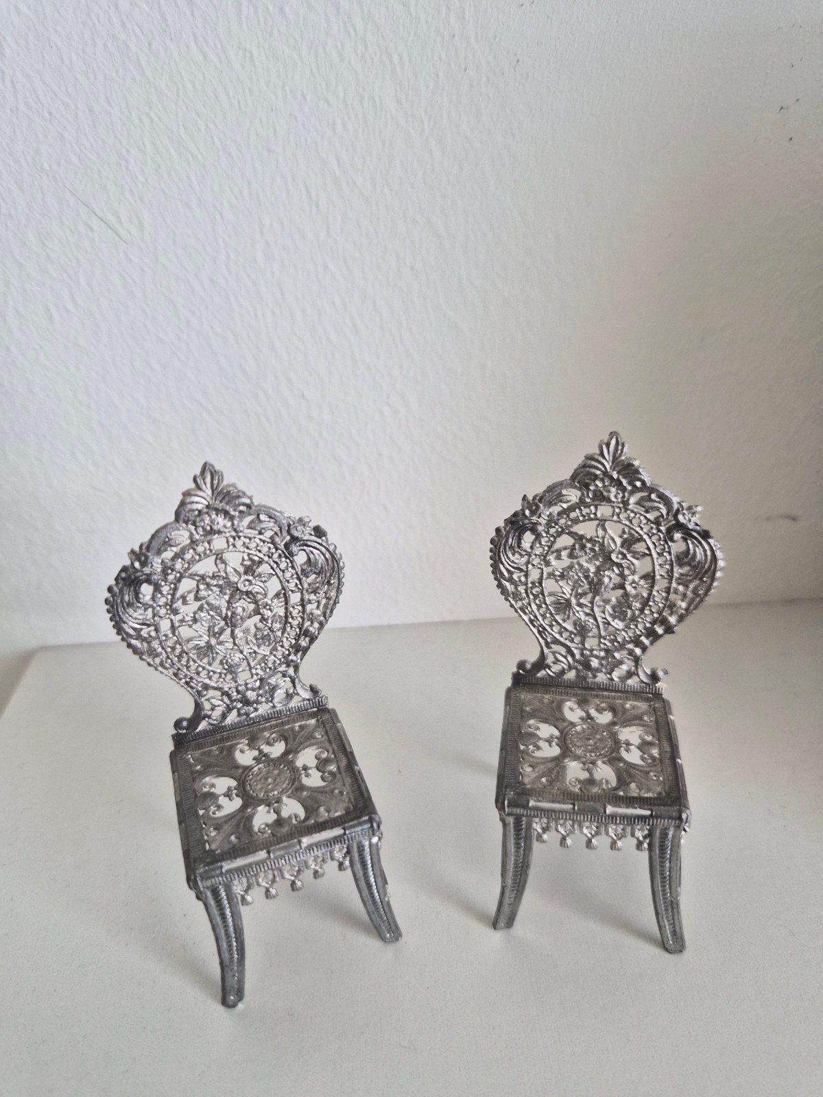 Vintage Zilveren Filigraan Miniatuur Poppenhuisstoelen (2), Antiek en Kunst, Ophalen of Verzenden, Zilver