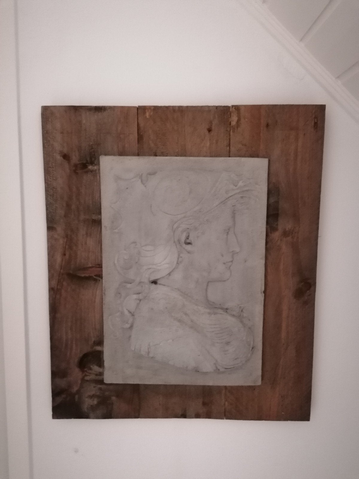 grijs beton met houten schilderij, Ophalen