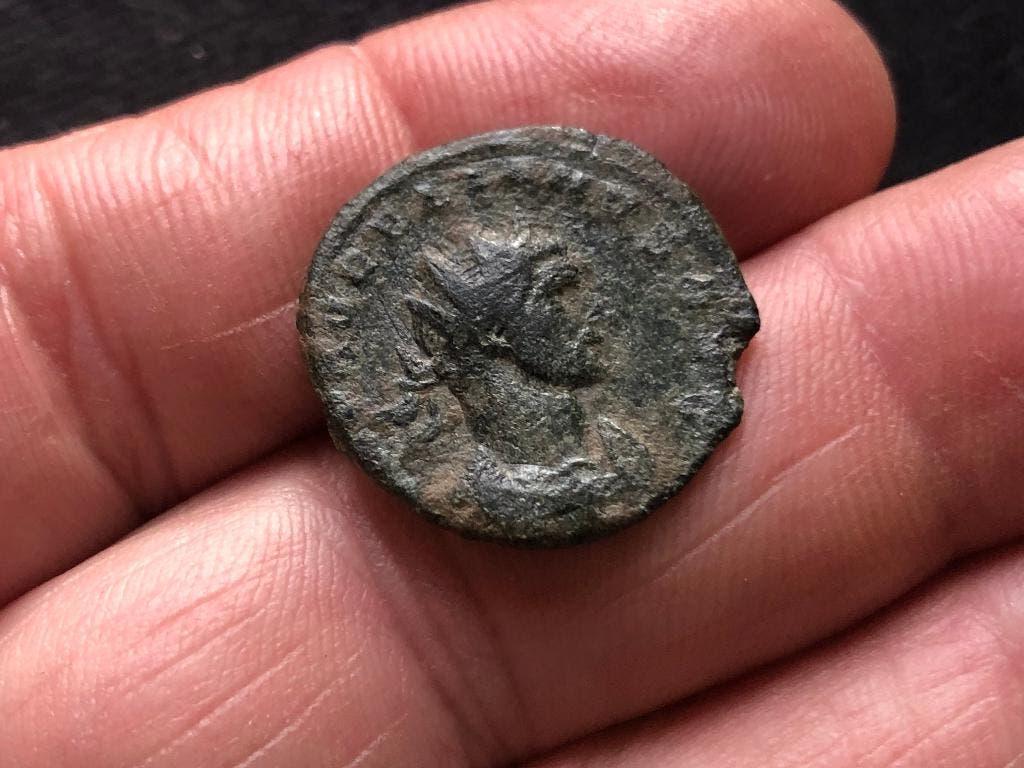 Romeinse munt AURELIANUS met JUPITER wereldbol bodemvondst, Ophalen of Verzenden, Overige landen, Losse munt