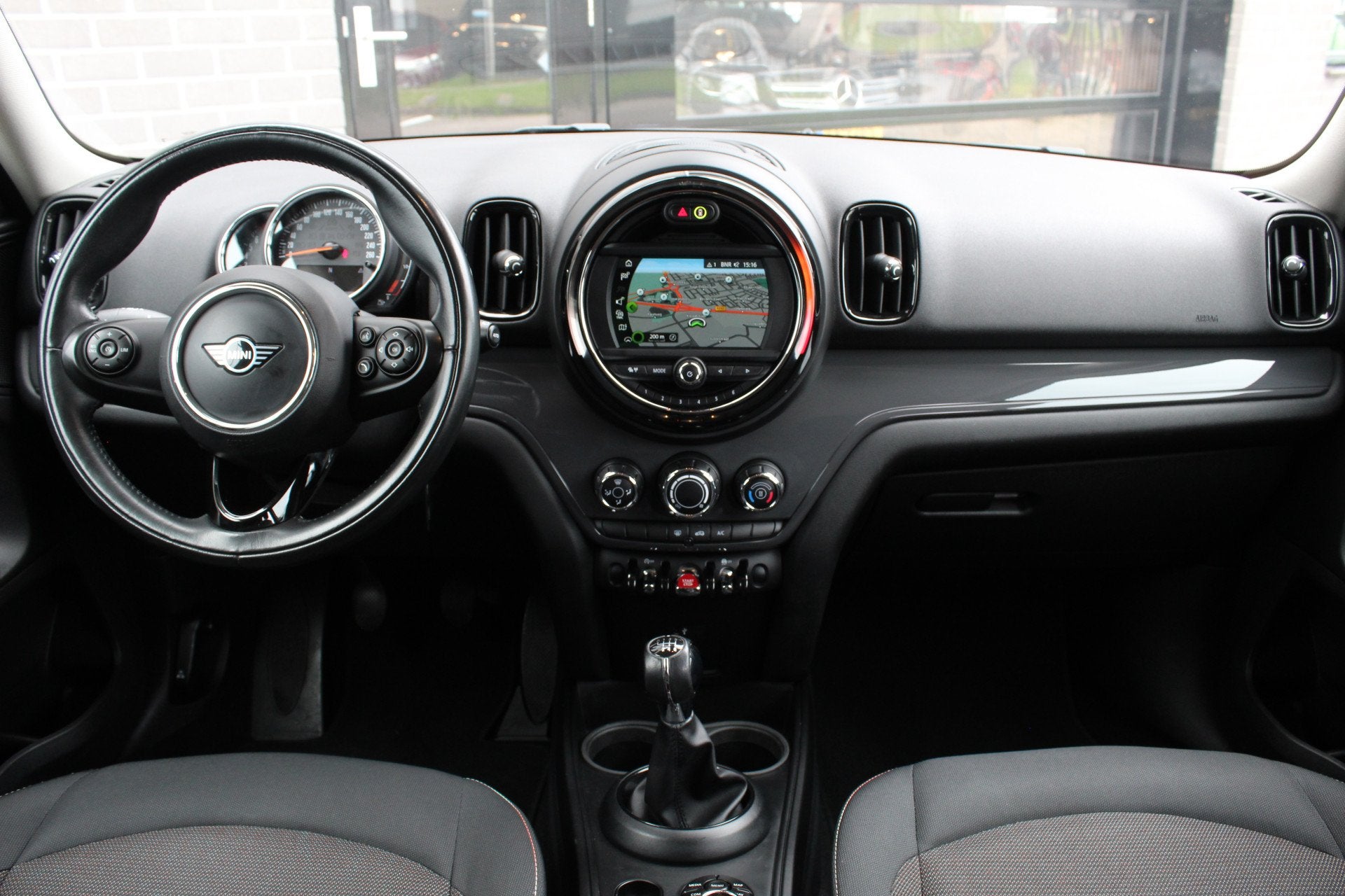 MINI Countryman 1.5 / Carplay / Navigatie / N.A.P., Auto's, Stof, Gebruikt, Countryman, Handgeschakeld