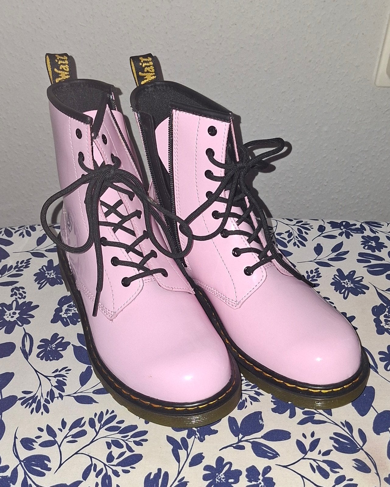 Dr. Martens 1460 Y Roze Laklaarzen Maat 38.5, Kleding | Dames, Lage of Enkellaarzen, Nieuw, Ophalen of Verzenden, Dr. Martens