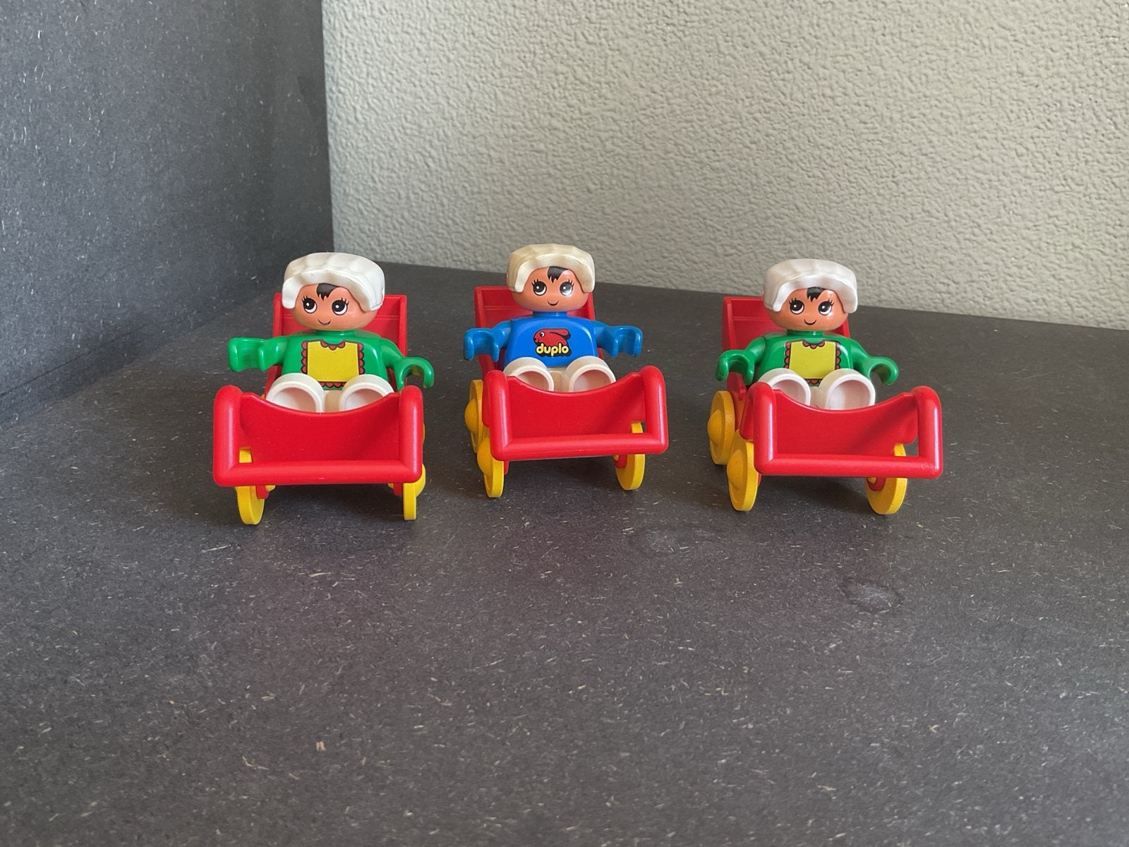 3x Duplo baby met cap in kinderwagen jaren 90, Ophalen of Verzenden, Gebruikt, Minifiguur, Duplo