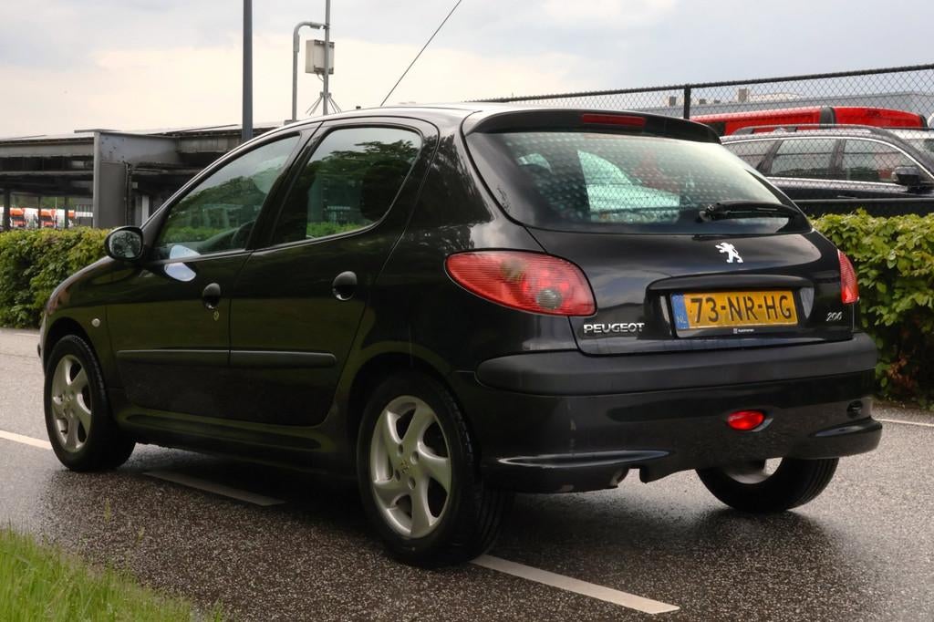 Peugeot 206 1.4 Pop' Art DAB RADIO USB, Voorwielaandrijving, Stof, 31 €/maand, 4 cilinders