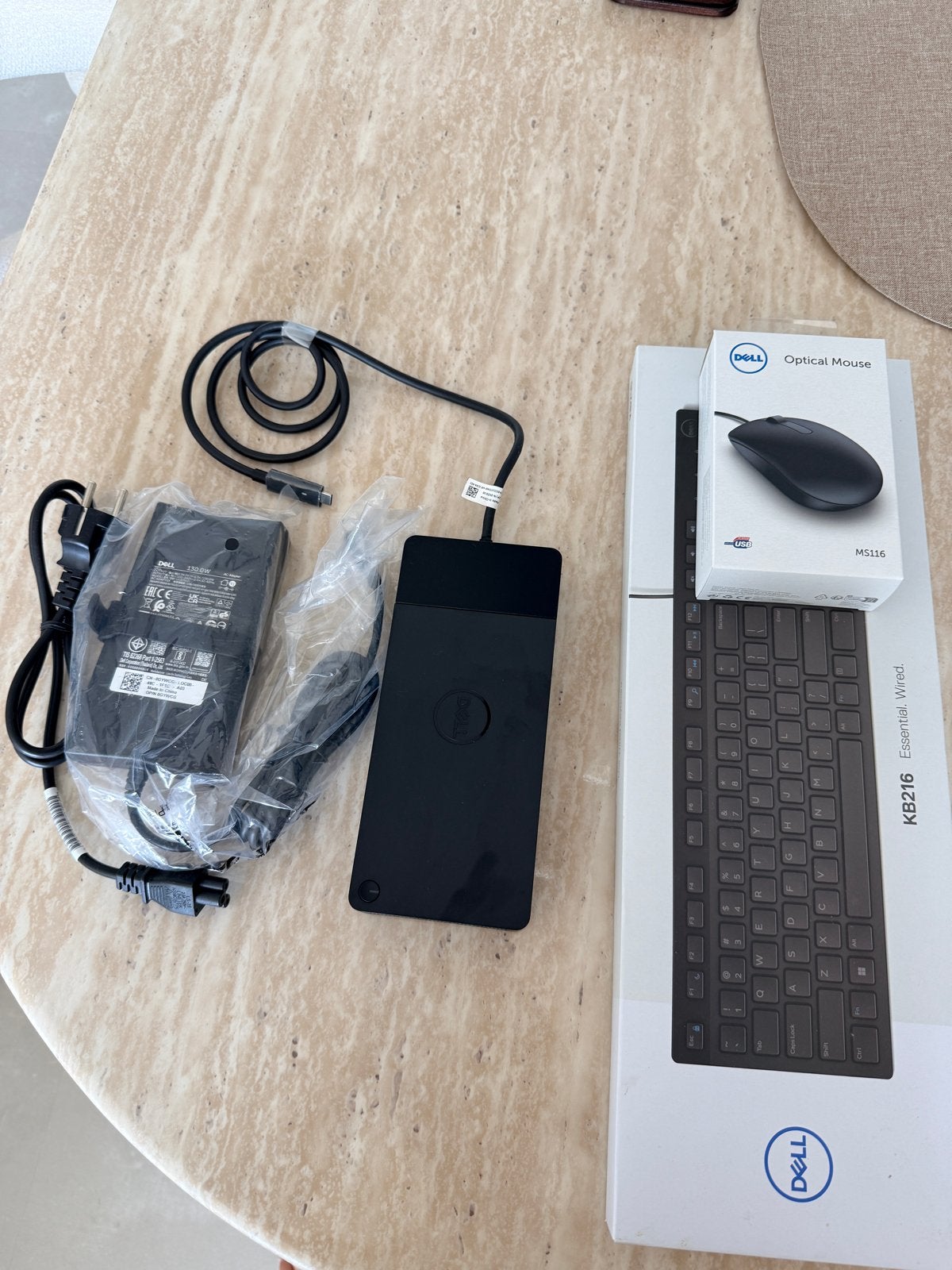 Dell Docking Station met toetsenbord en muis, Computers en Software, Dockingstations, Ophalen of Verzenden, Zo goed als nieuw