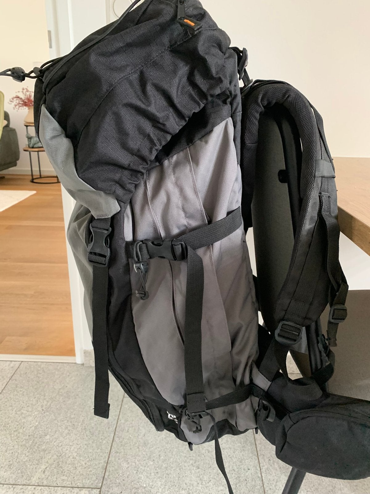 Rugzak 70 x 40 x 30 grijs zwart, Ophalen, Zo goed als nieuw, Rugzak