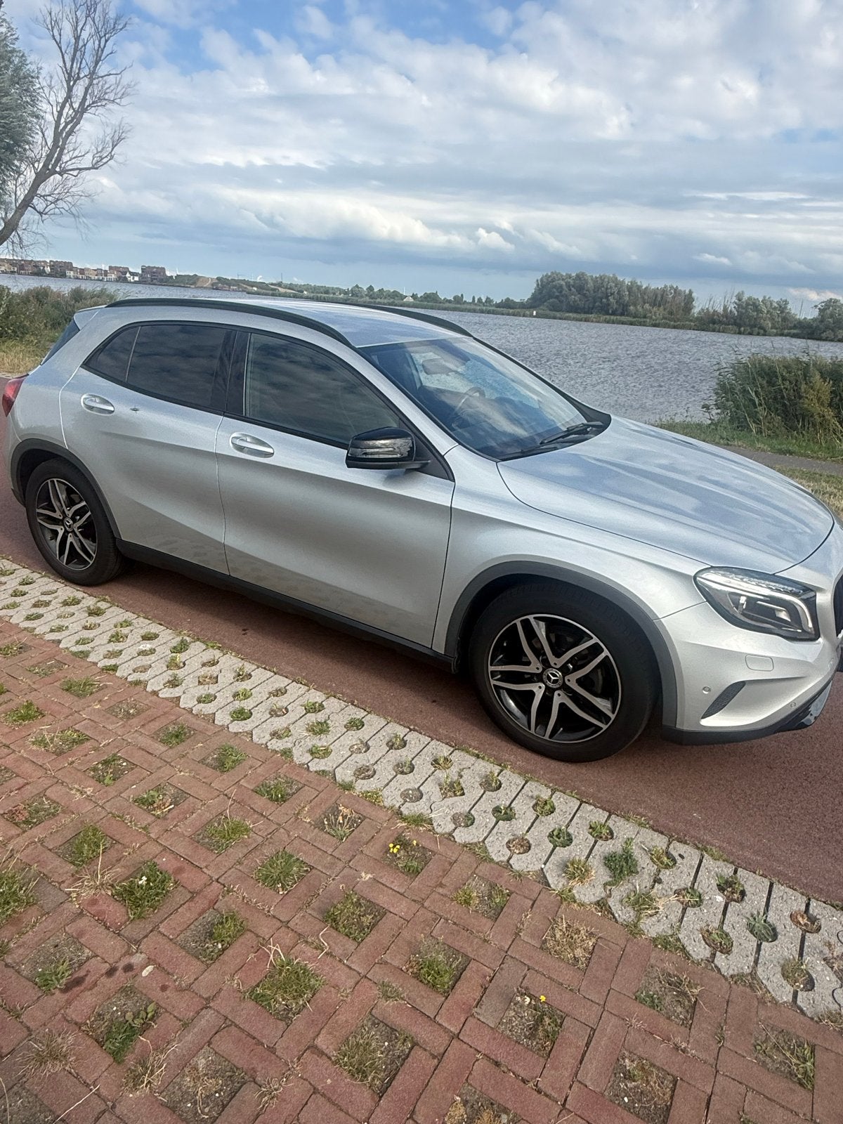 Mercedes-Benz GLA Gla200 1.6 115KW Aut7 2014 Grijs, Auto's, Zwart, 715 kg, Particulier, 1335 kg