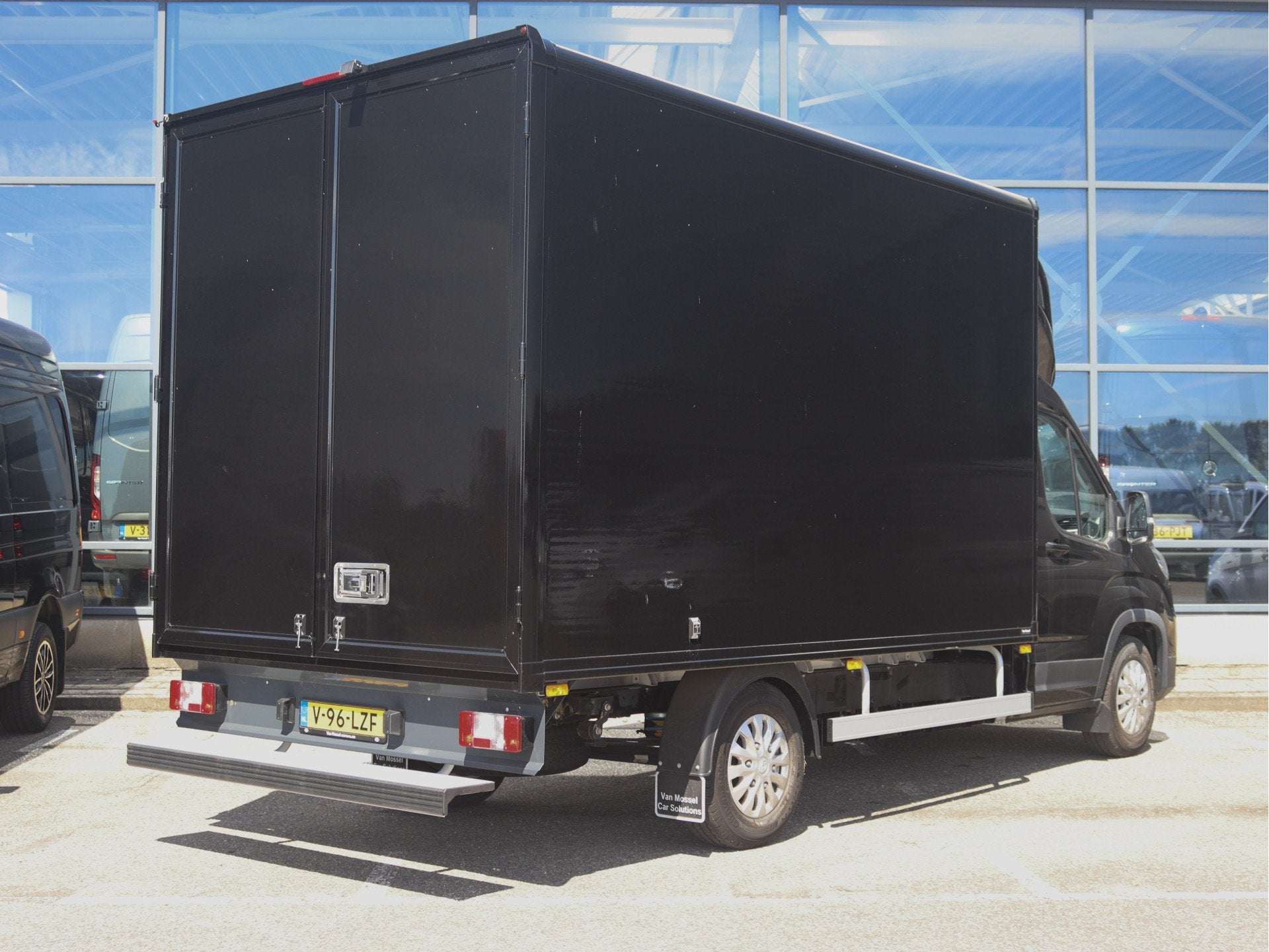Maxus eDeliver 9 L3 Business DEAL 65 kWh | AIRCO/CAMERA/ADAP, Auto's, Bestelauto's, Stof, Gebruikt, Zwart, Met garantie (alle)