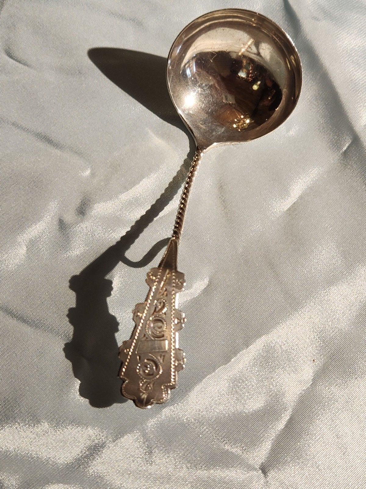 Antieke zilveren suikerlepel met gedraaide steel, Antiek en Kunst, Ophalen of Verzenden