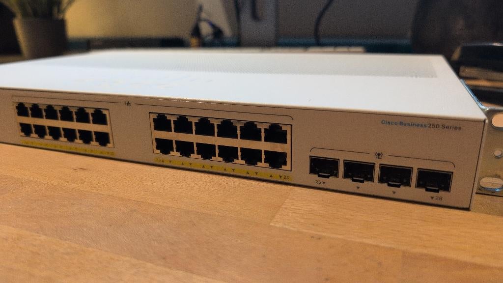 Cisco CBS250-24P-4G-EU, Ophalen of Verzenden, Zo goed als nieuw