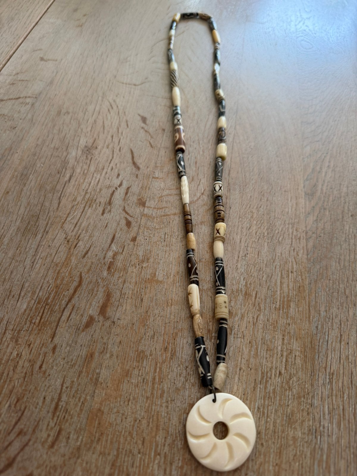 Etnische ketting met benen kralen, Verzenden, Zo goed als nieuw, Overige materialen