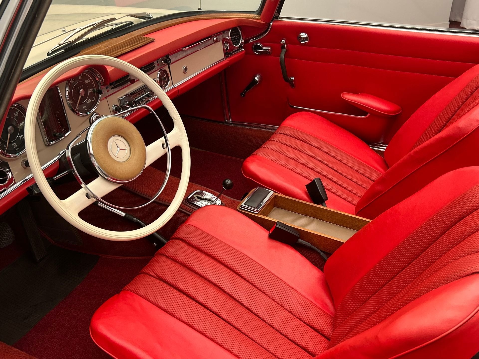 Mercedes-Benz 230 SL Automaat 1964 *Europese Uitvoering*, Automaat, Achterwielaandrijving, 2 stoelen, Geïmporteerd