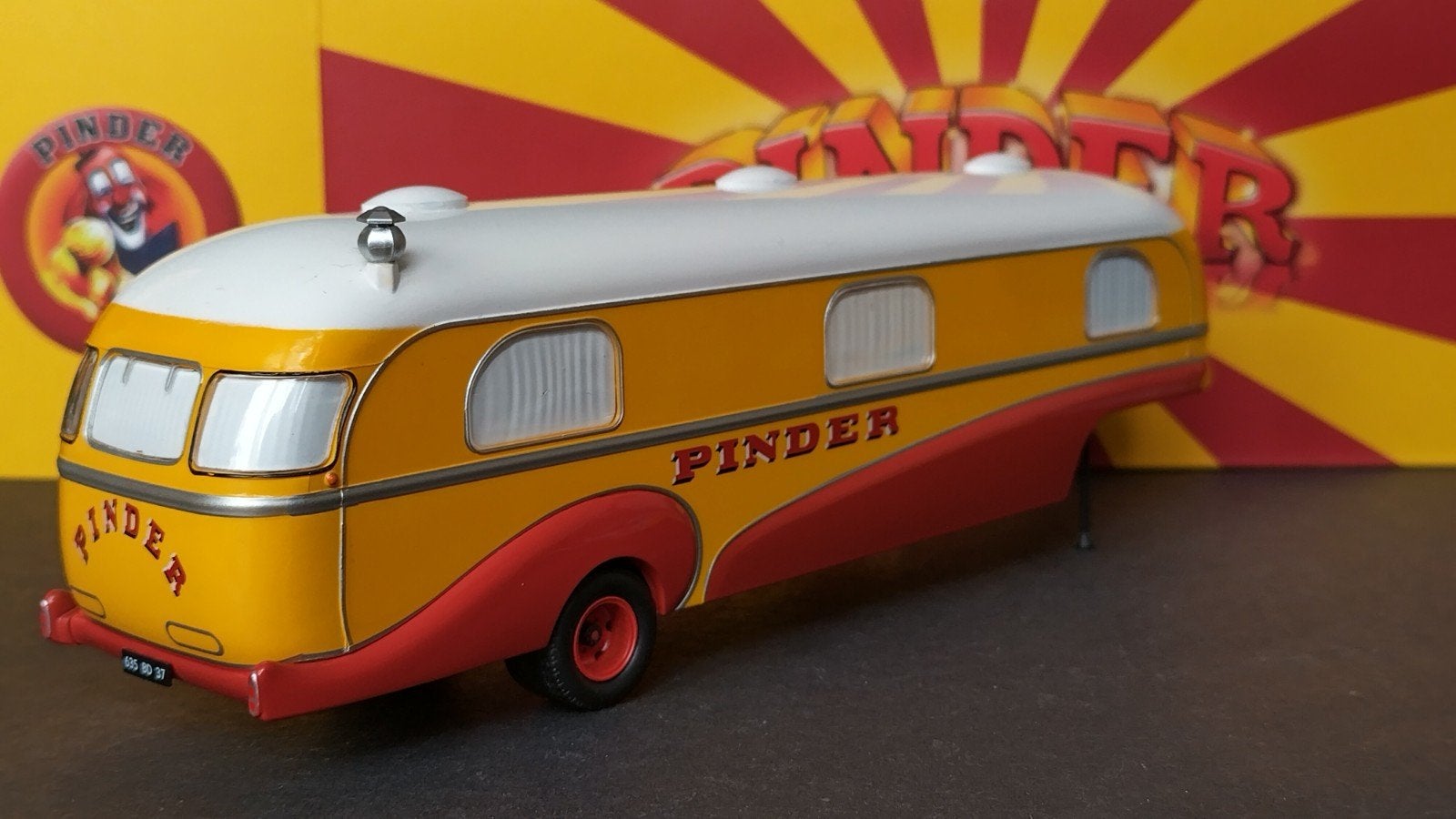 Circus Pinder Jean Richard Caravan Trailer 1:43 Direkt Pol, Hobby en Vrije tijd, Modelauto's | 1:43, Overige merken, Auto, ., Ophalen of Verzenden