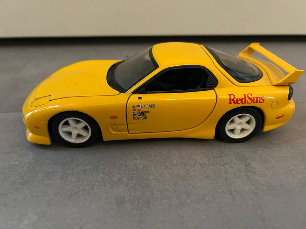 Mazda RX-7 FD3S Initial D Keisuke Takahashi model, Hobby en Vrije tijd, Modelauto's | 1:18, Ophalen of Verzenden, Zo goed als nieuw