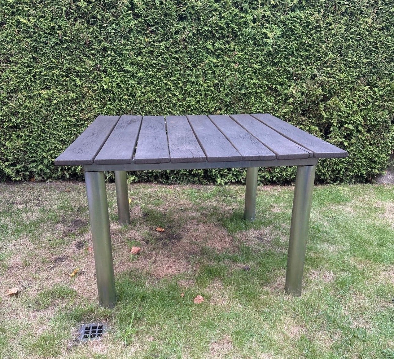 Robuuste tuintafel met houten blad en rvs poten, Tuin en Terras, Ophalen, Gebruikt, Vierkant, Hout