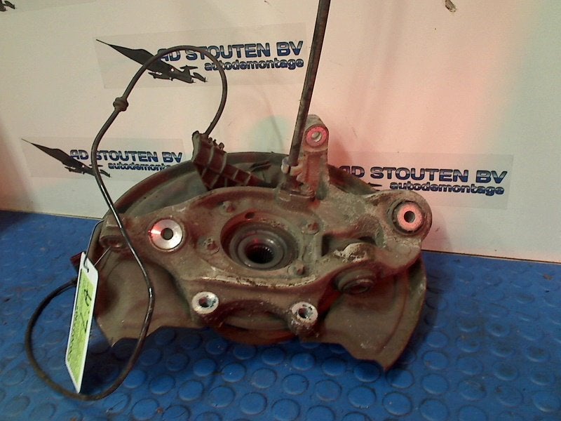 Fusee Links Achter Mercedes-Benz C (W204) (2007-01/2014-01), Gebruikt, Mercedes-Benz AG, Mercedes-Benz, Mercedesstraße 120, Stuttgart 70372, , Duitsland