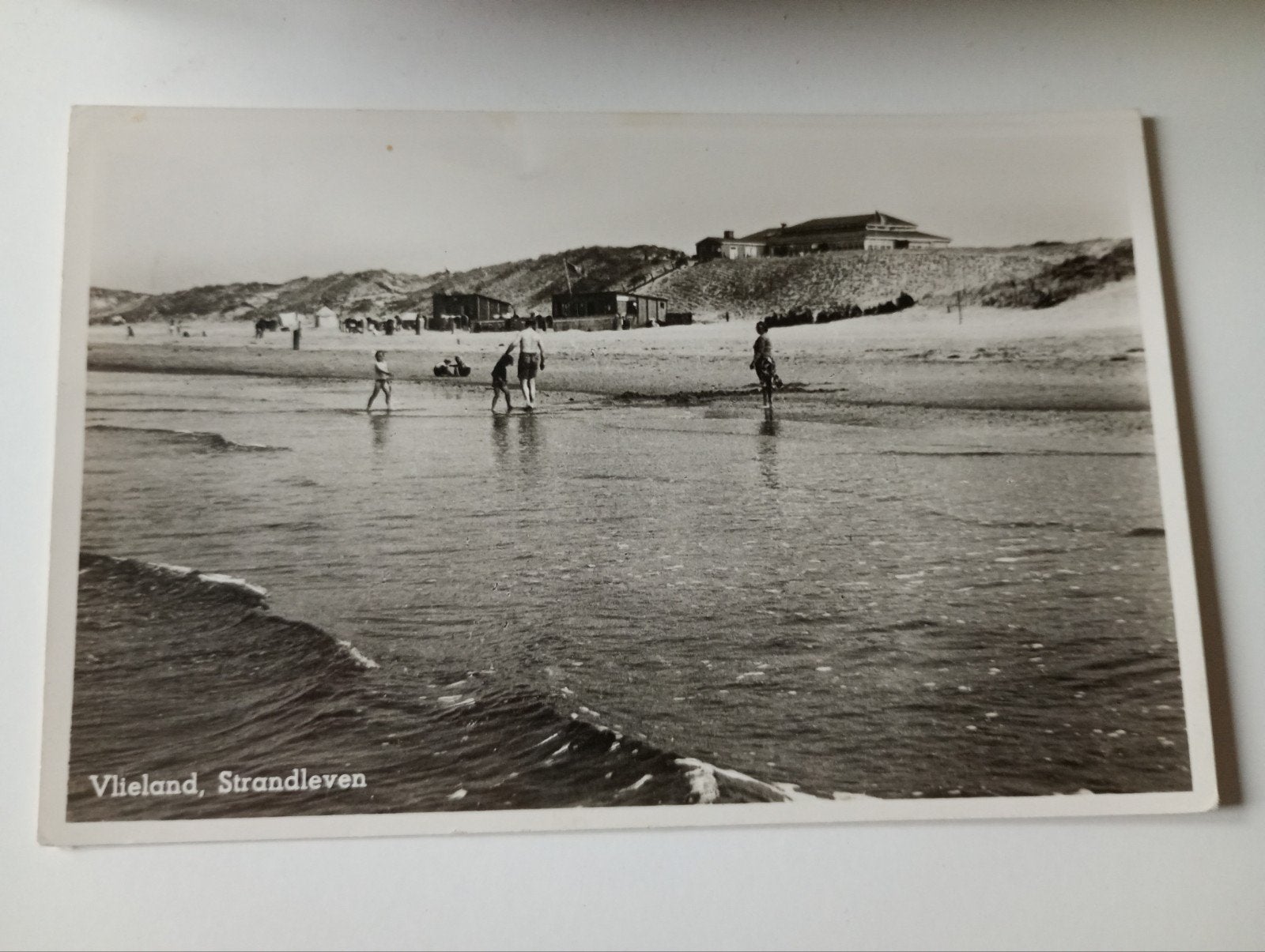 Vlieland Strandleven 1950, Ophalen of Verzenden, 1940 tot 1960, Gelopen, Waddeneilanden