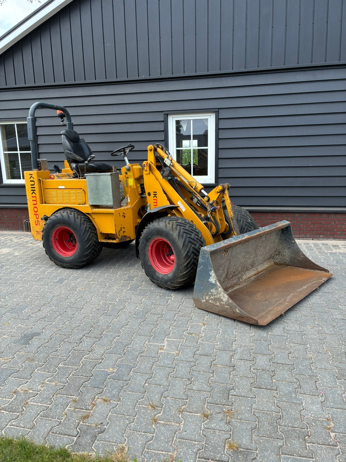 Knikmops 250 shovel, Ophalen, Wiellader of Shovel