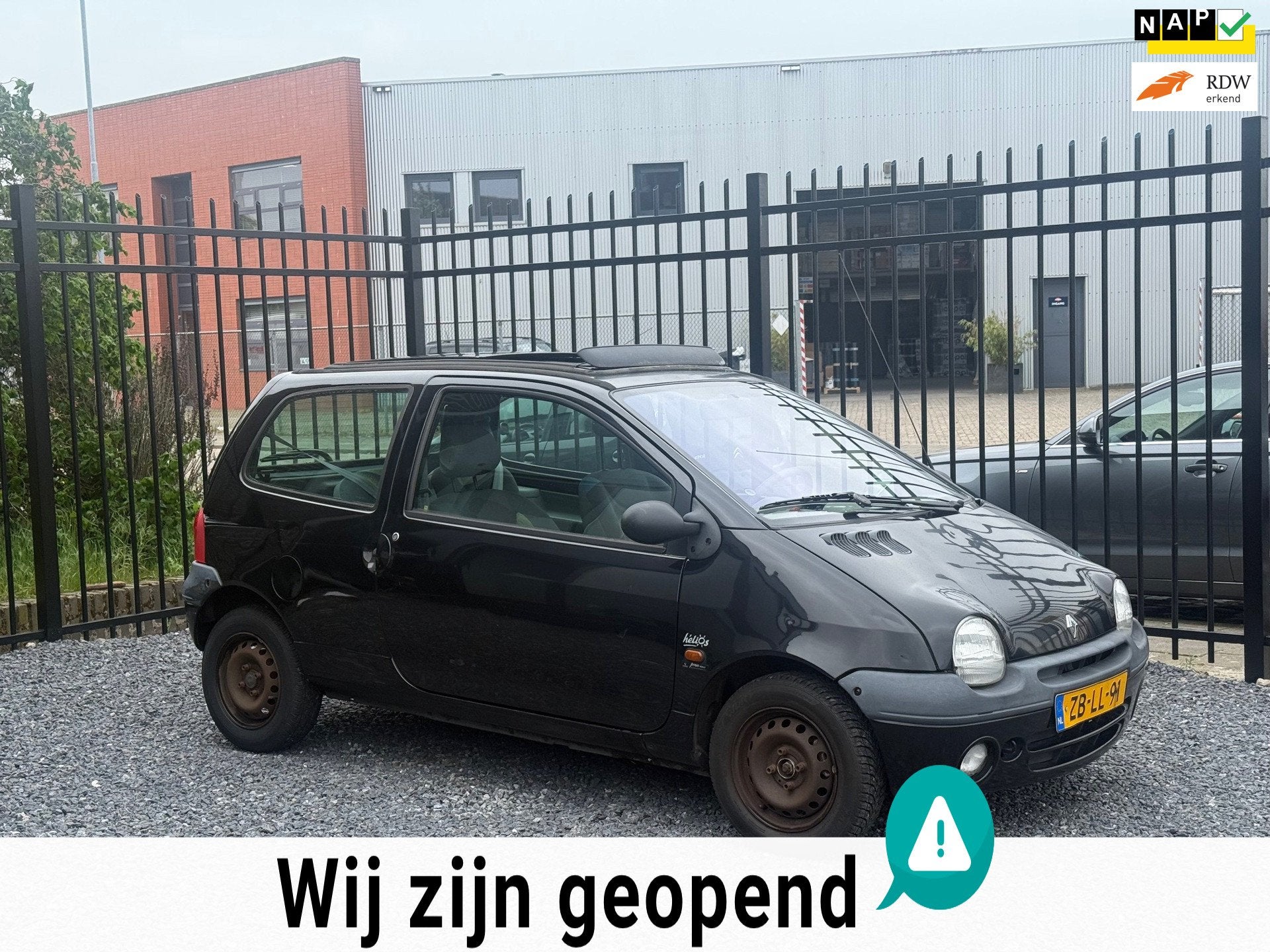 Renault Twingo 1.2 Hélios PANORAMA!APK2027!KOOPJE!, Auto's, Renault, Zwart, 4 cilinders, 4 stoelen, Zwart