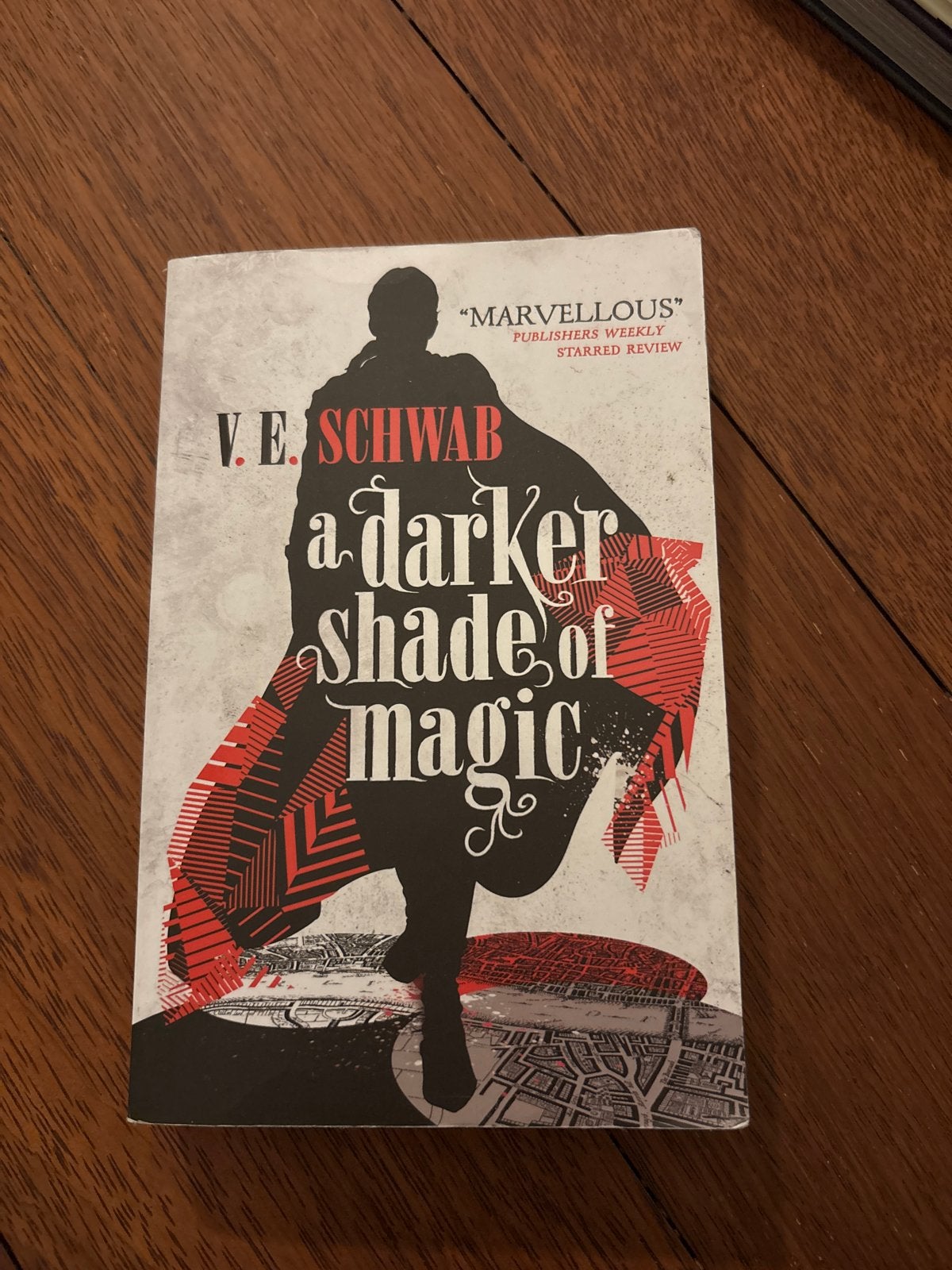 A Darker Shade of Magic - V.E. Schwab (Engels), Boeken, Ophalen of Verzenden, Gelezen