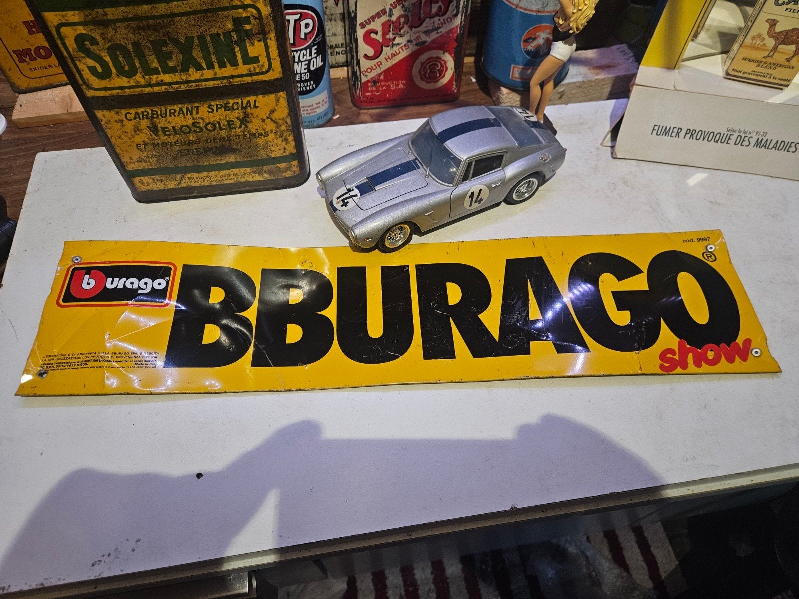 Vintage Bburago Show Italiaans Bordje 1972 reclamebord, Ophalen of Verzenden, Gebruikt, Auto's