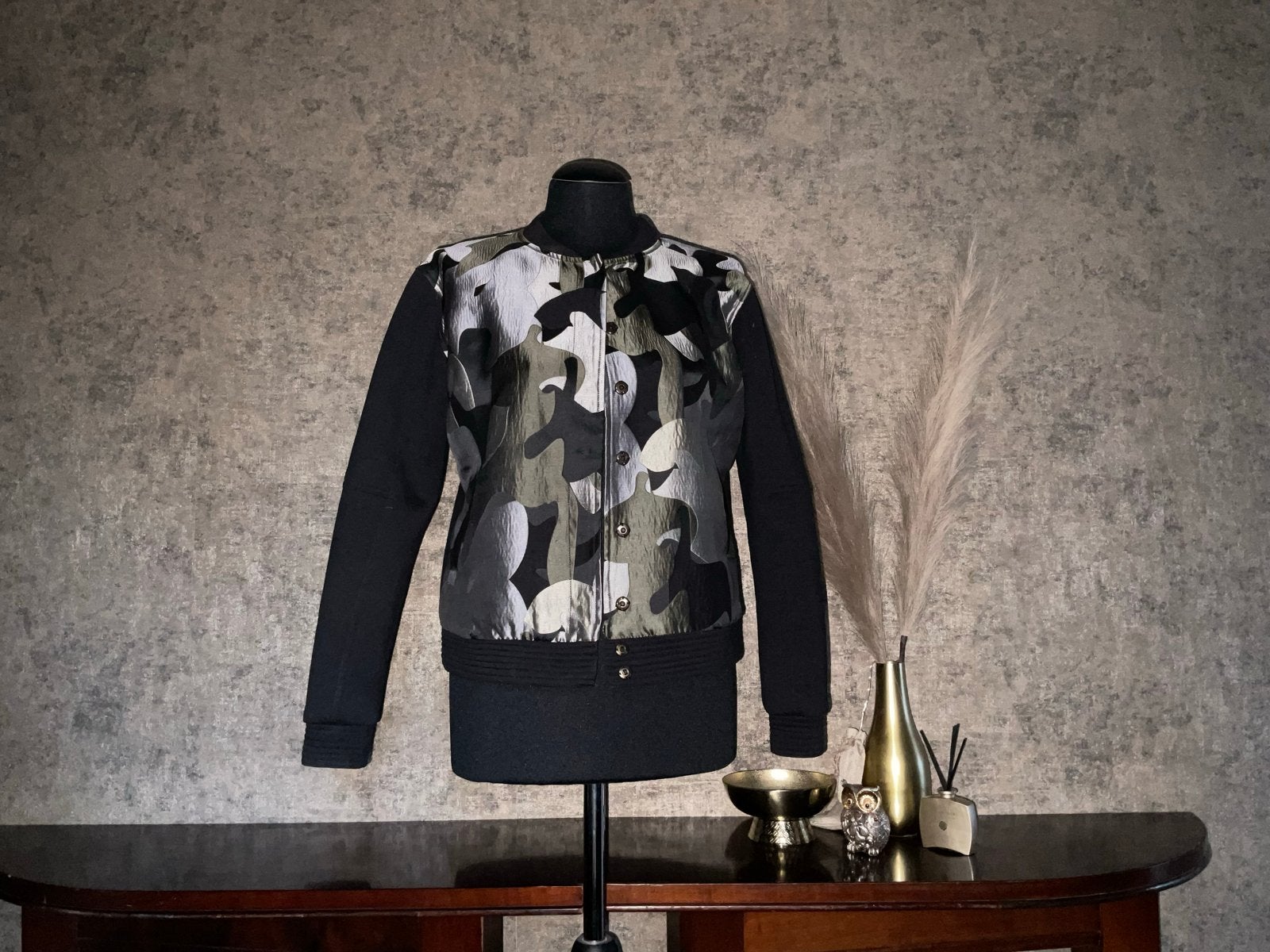 Stijlvol bomberjack met camouflageprint maat M, Ophalen of Verzenden, Zo goed als nieuw, Maat 48/50 (M), Zwart