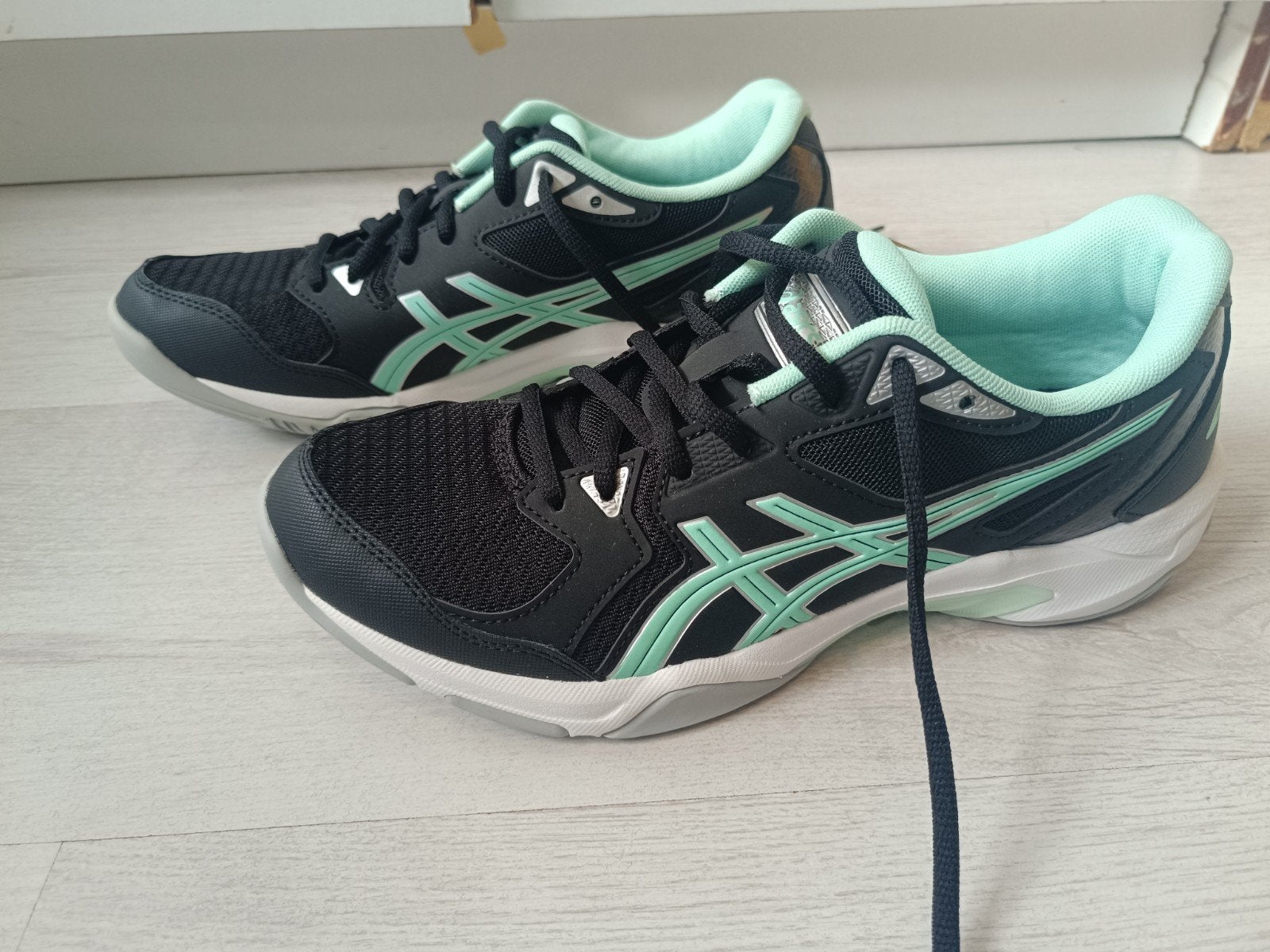 asics gel rocket 10 sportschoenen maat 37 en 41,5 nieuw, Hardloopschoenen, Q, Nieuw, Ophalen of Verzenden