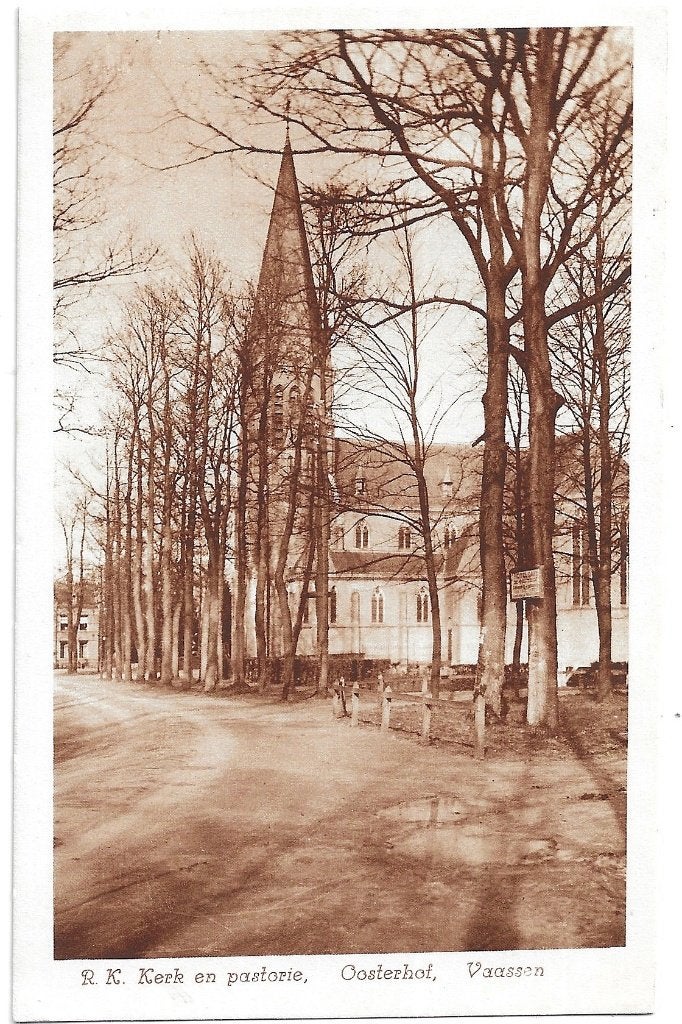 AK Vaassen - R.K. Kerk en Pastorie, Oosterhof, Verzenden, 1940 tot 1960, Ongelopen, Noord-Brabant