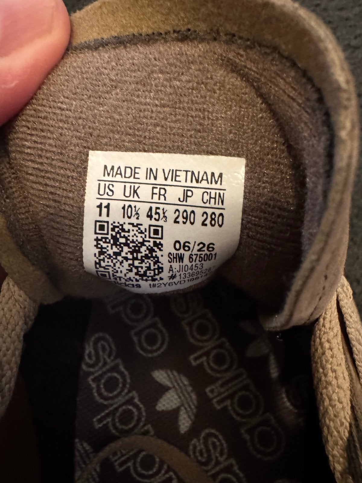 Adidas sneakers maat 45 1/3 - Bruin met witte strepen nieuw, Kleding | Heren, Ophalen of Verzenden, Zo goed als nieuw, Bruin, Sneakers of Gympen
