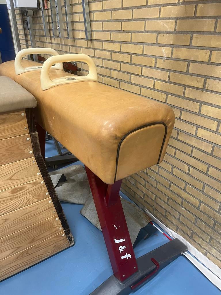 Turnpaard met bogen - J&F, Sport en Fitness, Ophalen, Gebruikt, Bruin, Materiaal