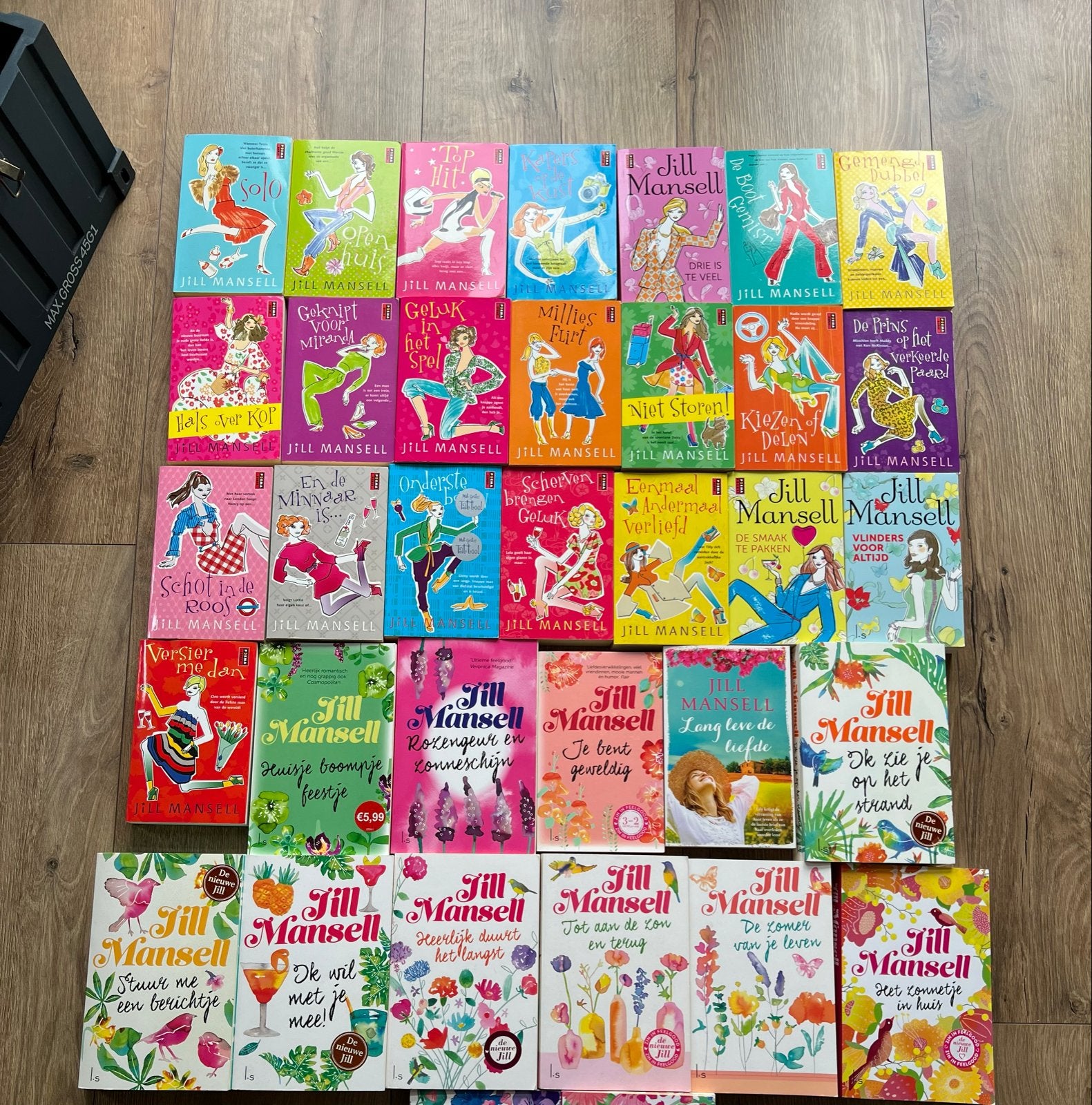 33 boeken van Jill Mansell, inclusief kist, Boeken, Ophalen, Gelezen, Nederland
