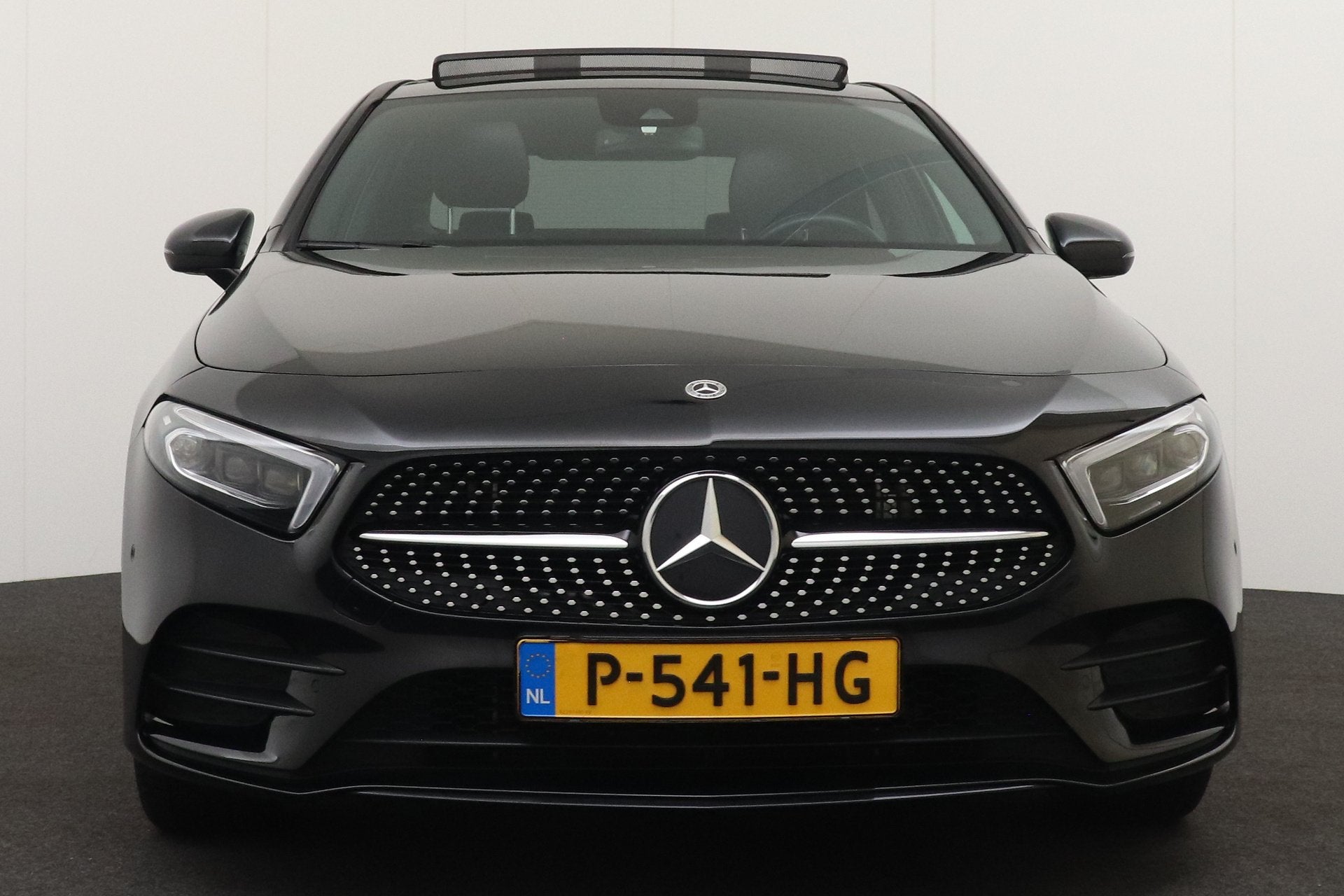 Mercedes-Benz A-Klasse 250e AMG Night-Pack Pano-dak Camera 1, Auto's, Mercedes-Benz, Dealer onderhouden, Gebruikt, 4 cilinders
