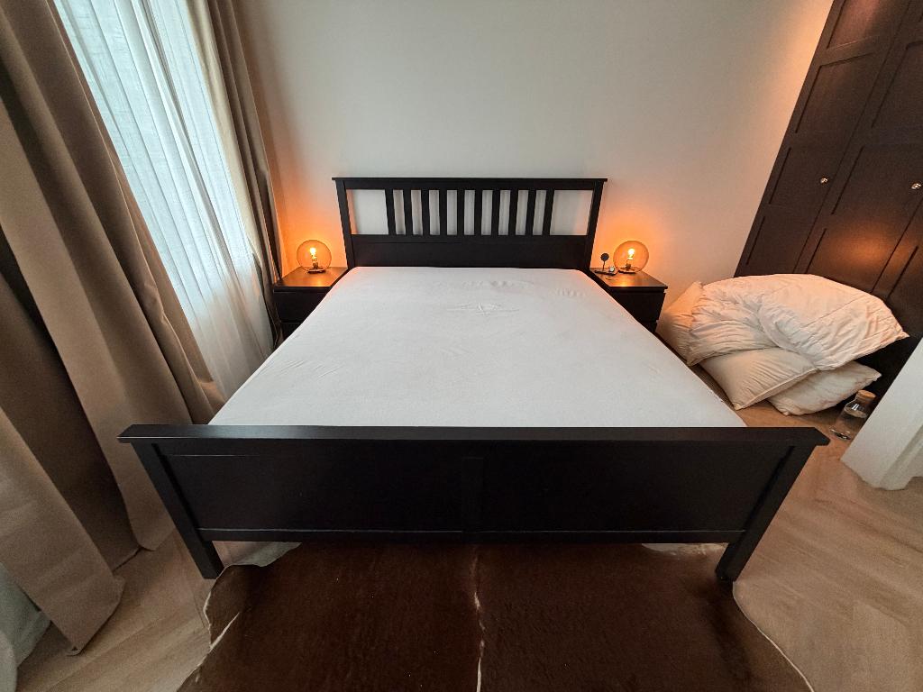 IKEA HEMNES Bedframe 180x200cm incl MALM Nachtkastjes, Huis en Inrichting, Slaapkamer | Bedden, Ophalen, Zwart, Tweepersoons, Zo goed als nieuw